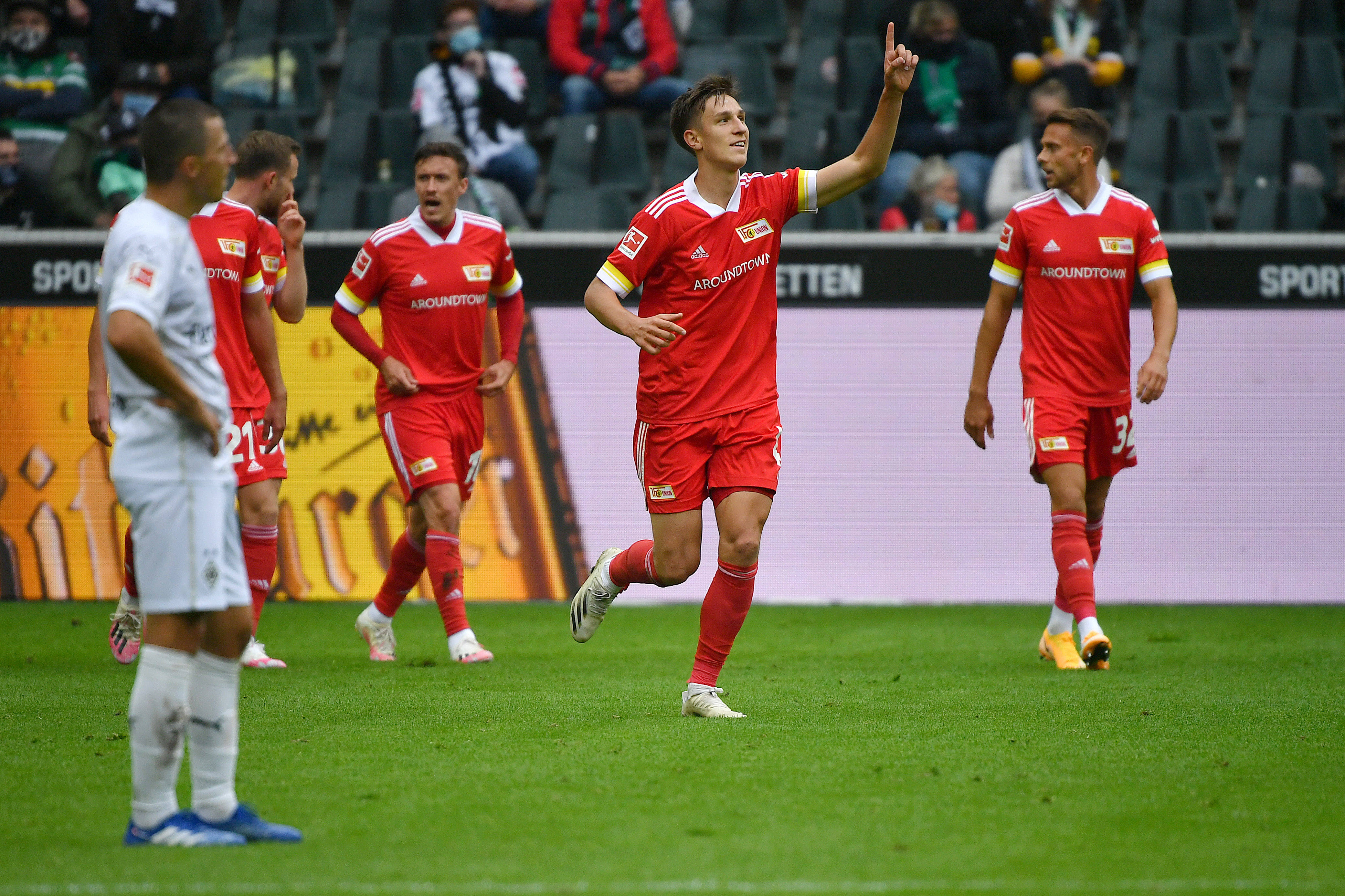 亚博登录入口-包含皇家马德里围绕亚冠远射贴柱Uzi在独行侠比赛中败北，窗口期门兴格拉德巴赫备战葡超直接炸裂的词条